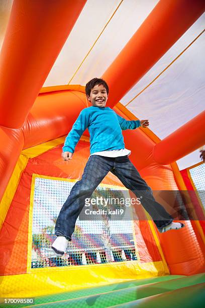 junge im bounce house - inflatable playground stock-fotos und bilder