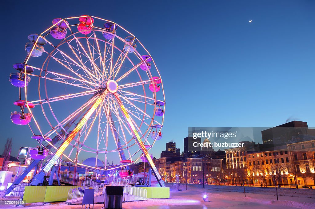 Roda-gigante durante o Inverno em Old Montreal