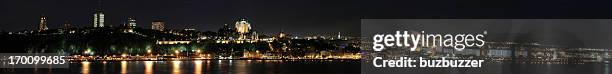 immense panorama de nuit de la ville de québec - chateau frontenac photos et images de collection