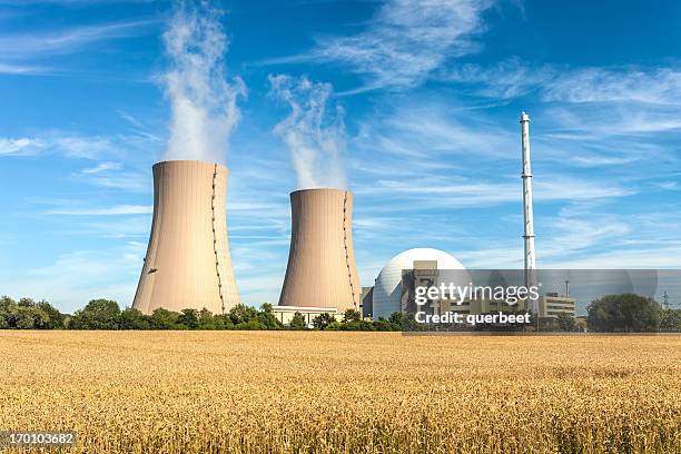 centrale nucléaire - nuclear energy photos et images de collection