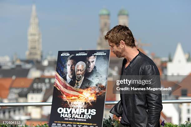 Actor Gerard Butler poses during the 'Olympus Has Fallen - Die Welt in Gefahr' photocall at Hotel Mandarin Oriental on June 7, 2013 in Munich,...