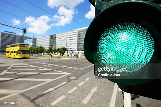 fahrrad ampel - traffic light city stock-fotos und bilder