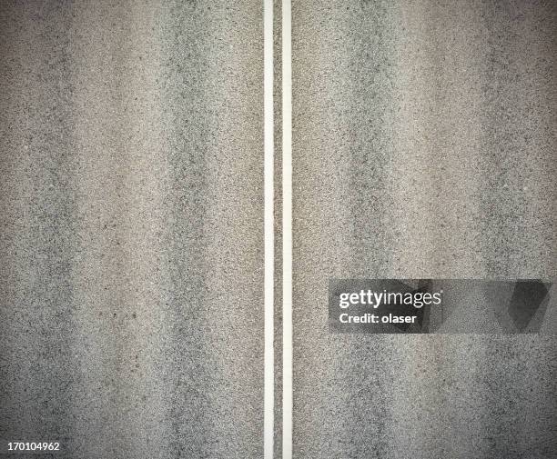 road, y doble líneas blanco - asfalto fotografías e imágenes de stock