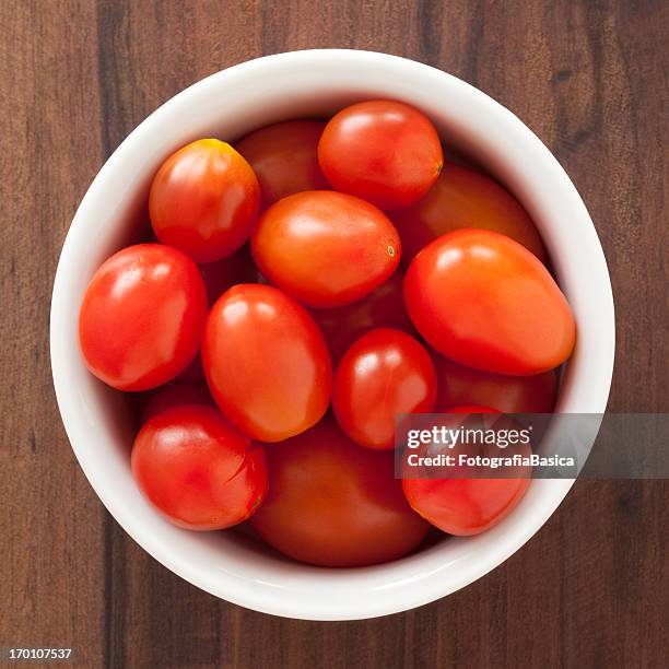 tomates cerises - tomate cerise photos et images de collection