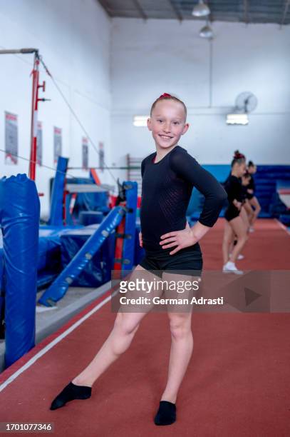 women's artistic gymnastics - artistic gymnastics stock pictures, royalty-free photos & images