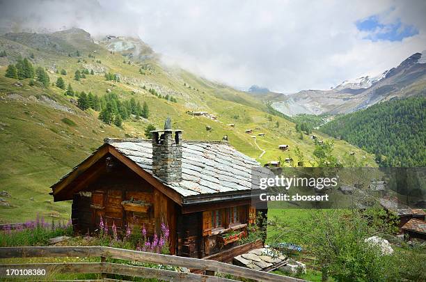 suíça chalé perto de zermatt - swiss culture imagens e fotografias de stock