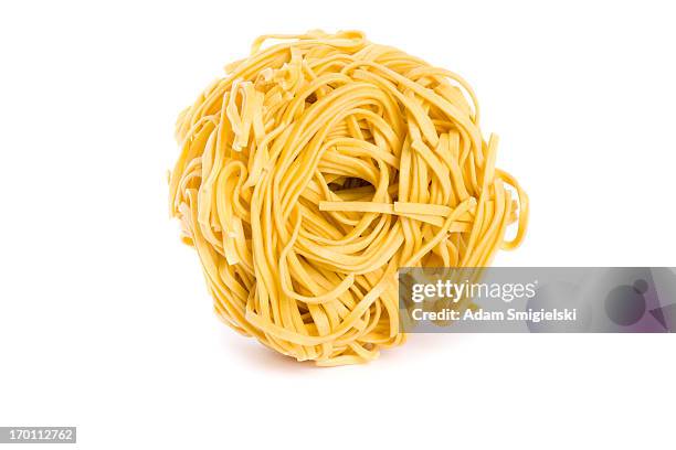pasta nest - tagliatelle fotografías e imágenes de stock