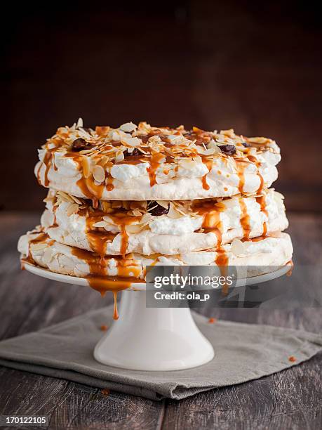 pastel de merengue - merengue fotografías e imágenes de stock