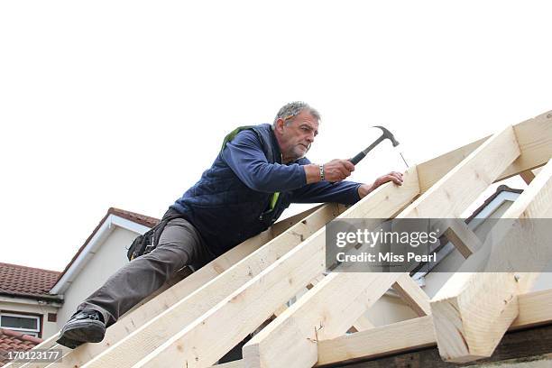 carpenter working on roof - shed stockfoto's en -beelden