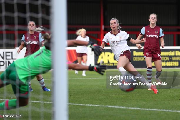 Jill Roord of Manchester City scores their second goal during the Barclays Women's Super League match between West Ham United and Manchester City at...