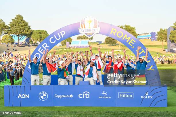 Team Europe members Tommy Fleetwood, Sepp Straka, Shane Lowry, Matthew Fitzpatrick, Justin Rose, Tyrrell Hatton, Captain Luke Donald, Ludvig Aberg,...