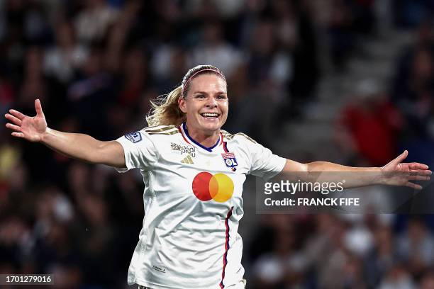 Lyon's French forward Eugenie Le Sommer celebrates after scoring the opening goal during the D1 football match between Paris Saint-Germain and Lyon...