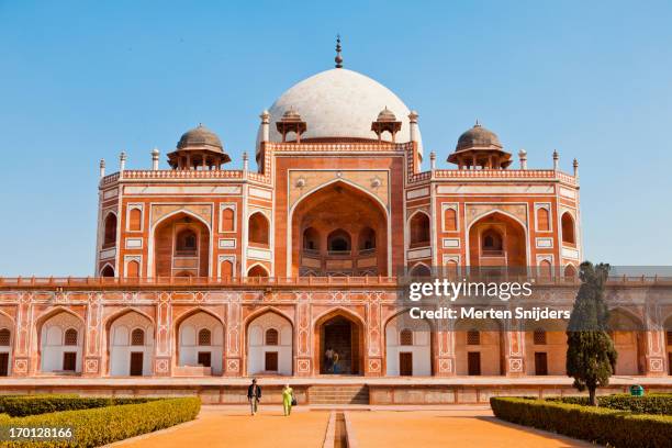 front facade of humayuns tomb - humayan's tomb stock pictures, royalty-free photos & images