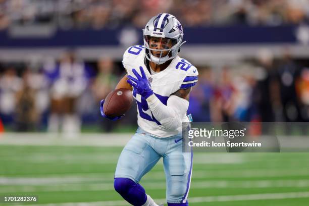 Dallas Cowboys running back Tony Pollard runs for a first down during the game between the Dallas Cowboys and the New England Patriots on October 01,...