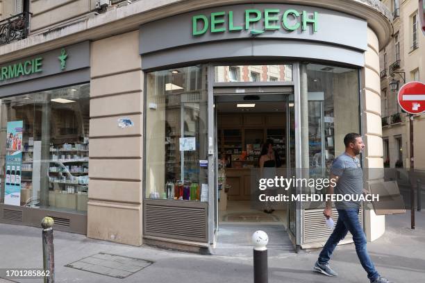 Photo shows the entrance of the Delpech pharmacy in Paris, on September 28, 2023. Amoxicillin, corticoids and now flecaine: faced with supply...