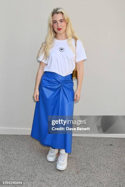 Anais Gallagher attends the Stella McCartney show during Paris Fashion Week Womenswear Spring/Summer 2024 on October 2, 2023 in Paris, France.