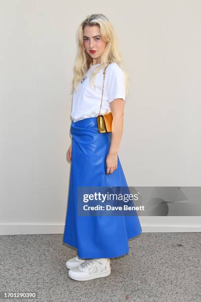 Anais Gallagher attends the Stella McCartney show during Paris Fashion Week Womenswear Spring/Summer 2024 on October 2, 2023 in Paris, France.