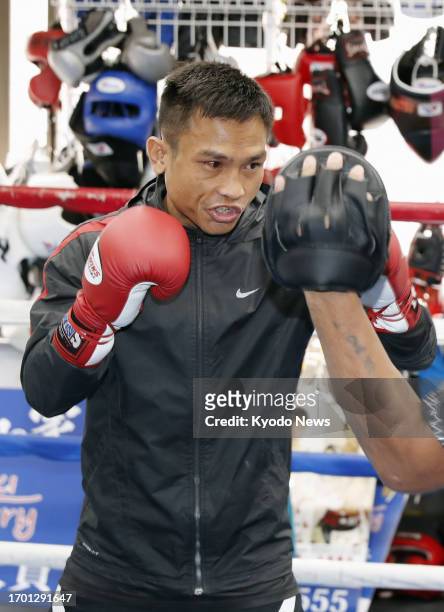 Minimumweight champion Panya Pradabsri of Thailand holds an open workout session for the media in Tokyo on Oct. 2 ahead of his upcoming boxing fight...