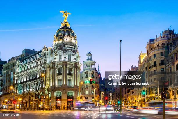 madrid, metropolis building at night - gran vía madrid bildbanksfoton och bilder