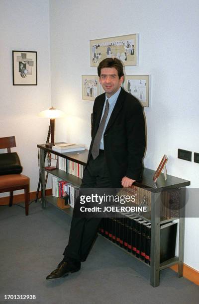 Me Grégoire Lafarge, l'avocat du maire de Levallois-Perret et ancien président de l'OPHLM des Hauts-de-Seine, Patrick Balkany, pose dans son cabinet,...
