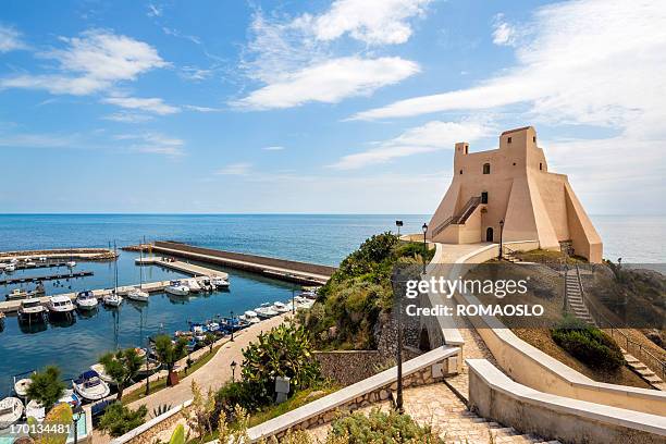 troglia tower e la marina in sperlonga, lazio italia - sperlonga foto e immagini stock