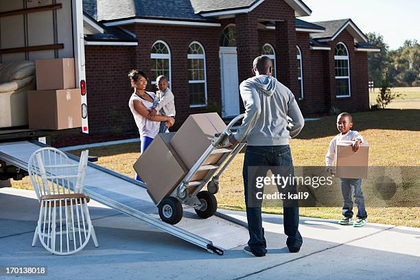 african american family moving house - verhuiswagen stockfoto's en -beelden