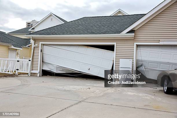 tempo: furacão sandy danos em nova jersey - garage doors imagens e fotografias de stock
