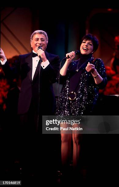 American pop singers Tony Bennett and Liza Minelli perform a duet during a recording of the televison program the Oprah Winfrey Show, Chicago,...