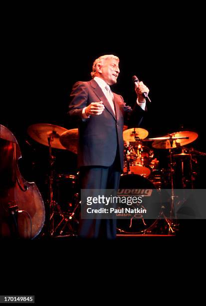 American pop singer Tony Bennett performs onstage at the Rosemont Theater, Rosemont, Illinois, March 10, 1996.