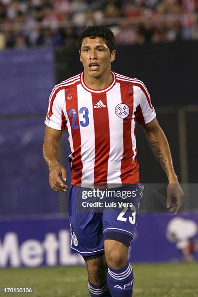 Richard Ortiz of Paraguay in action during the match between Paraguay and Chile as part of the South American Qualifiers for FIFA World Cup Brazil...