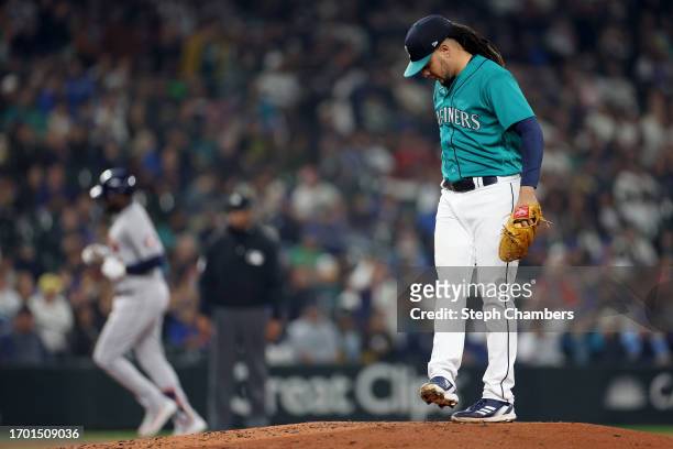 Seattle Mariners starting pitcher Luis Castillo reacts after giving up a solo home run to Houston Astros left fielder Yordan Alvarez during the third...