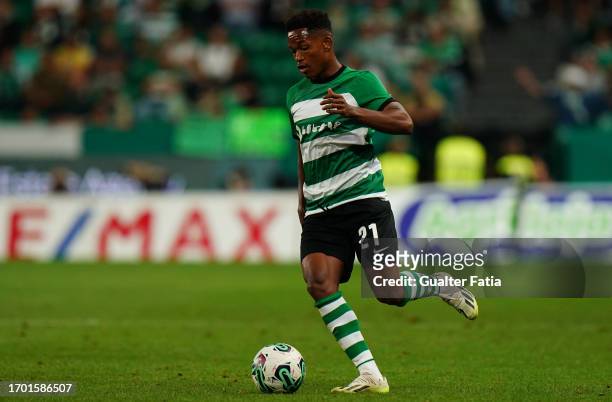 Geny Catamo of Sporting CP in action during the Liga Portugal Betclic match between Sporting CP and Rio Ave FC at Estadio Jose Alvalade on September...