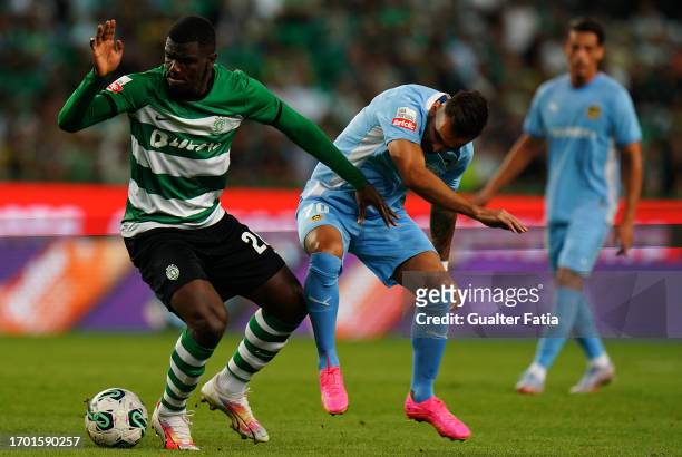 Ousmane Diomande of Sporting CP with Ze Manuel of Rio Ave FC in action during the Liga Portugal Betclic match between Sporting CP and Rio Ave FC at...