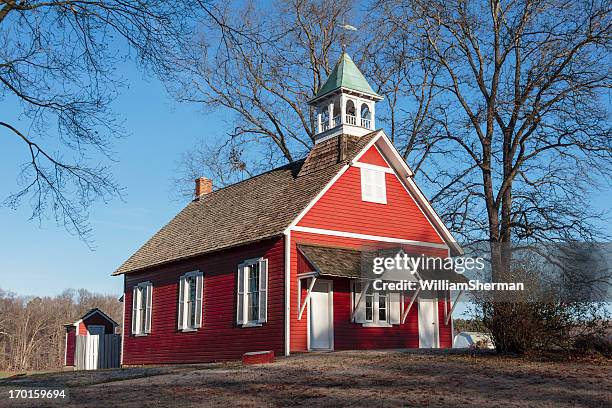 little red schoolhouse - elementary school building outside stock pictures, royalty-free photos & images