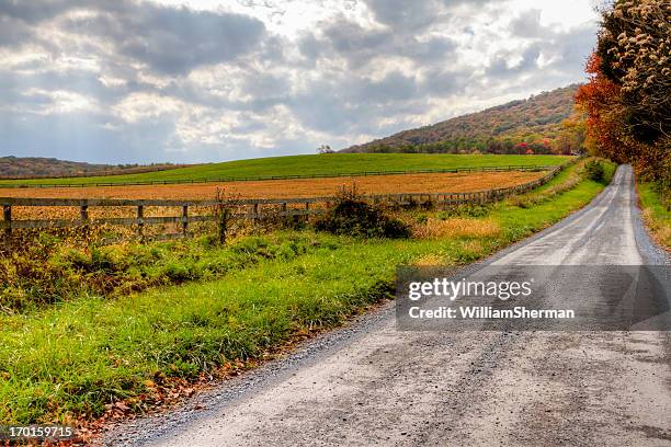 ländliche herbstliche landschaft mit hdr - frederick stock-fotos und bilder