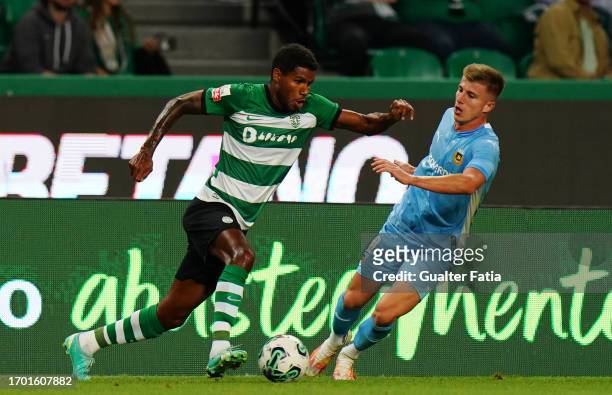 Matheus Reis of Sporting CP with Costinha of Rio Ave FC in action during the Liga Portugal Betclic match between Sporting CP and Rio Ave FC at...
