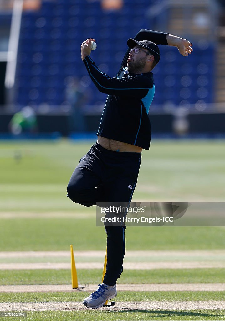 ICC Champions Trophy - New Zealand Team Take Part in the ICC Thinkwise Programme