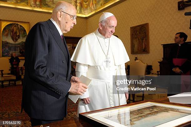 Pope In Italy 22,686 Pope Francis President Stock Photos, High-Res Pictures, and ...