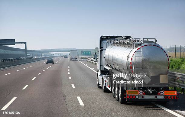 highway - tanklastwagen stock-fotos und bilder