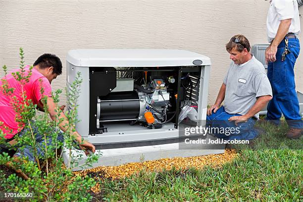 instalar una gran asamblea de emergencia, generador de huracán temporada - generator fotografías e imágenes de stock