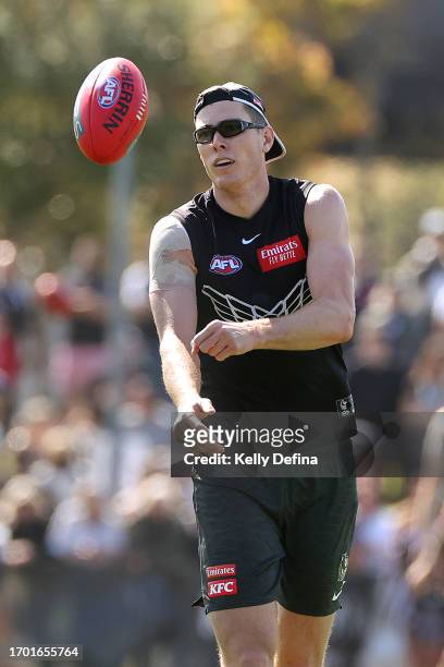 Mason Cox of the Magpies handballs during a Collingwood Magpies AFL training session at AIA Centre on September 26, 2023 in Melbourne, Australia.