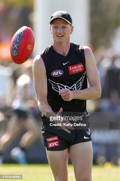 Will Hoskin-Elliott of the Magpies handballs during a Collingwood Magpies AFL training session at AIA Centre on September 26, 2023 in Melbourne,...