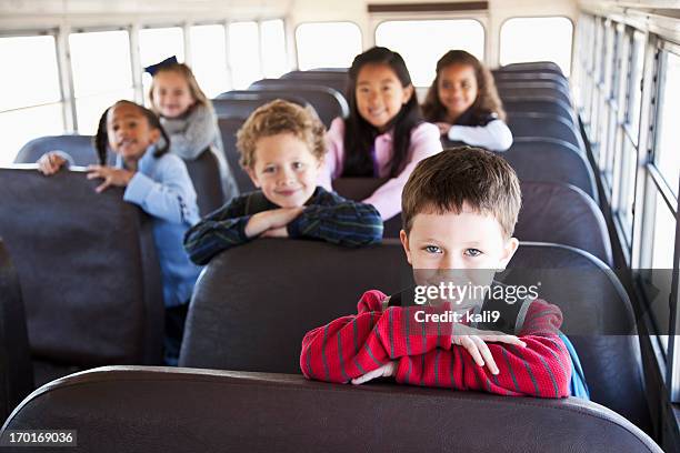 kinder sitzen in school bus - schulbus innen stock-fotos und bilder