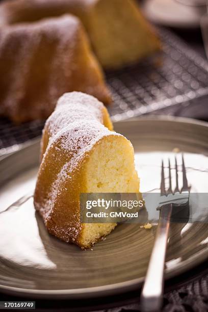 bundt cake - sponge cake stock pictures, royalty-free photos & images