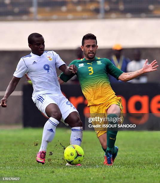 South Africa's defender Ricardo Nunes vies with Central African Republic's defender Franklin Anzite on June 8, 2013 at the Amadou Ahidjo stadium in...