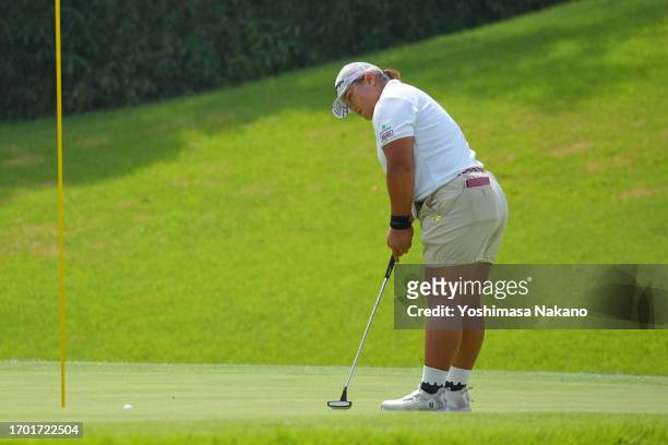 Rena Ishikawa of Japan attempts a putt on the 6th green during the first round of Sky Ladies ABC Cup at ABC Golf Club on September 26, 2023 in Kato,...