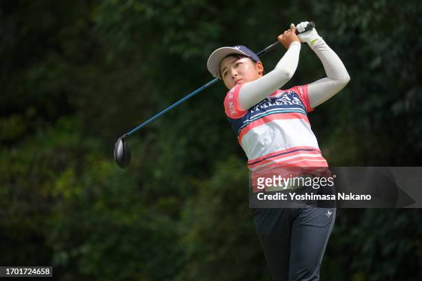 Nozomi Osuga of Japan hits her tee shot on the 7th holeduring the first round of Sky Ladies ABC Cup at ABC Golf Club on September 26, 2023 in Kato,...