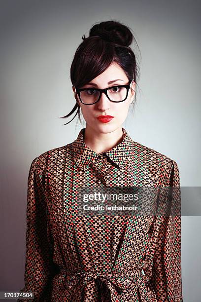geeky moda hipster - uncool fotografías e imágenes de stock