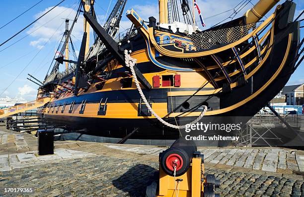 hms victory unter reparatur - portsmouth stock-fotos und bilder