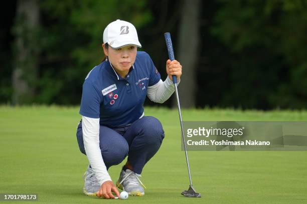 Yukari Nishiyama of Japan lines up a putt on the 9th green during the first round of Sky Ladies ABC Cup at ABC Golf Club on September 26, 2023 in...